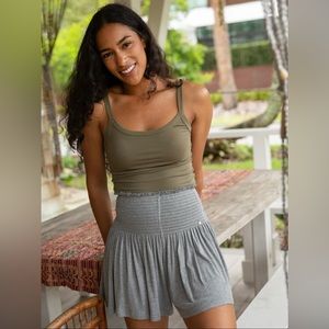 Women’s size medium Daisy Knit Skort - Heather Grey NWT